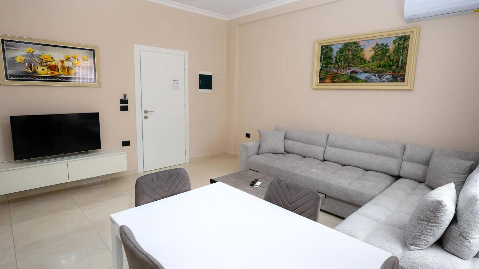 Aparthotel Saliasi Hotel&Apartament Polican