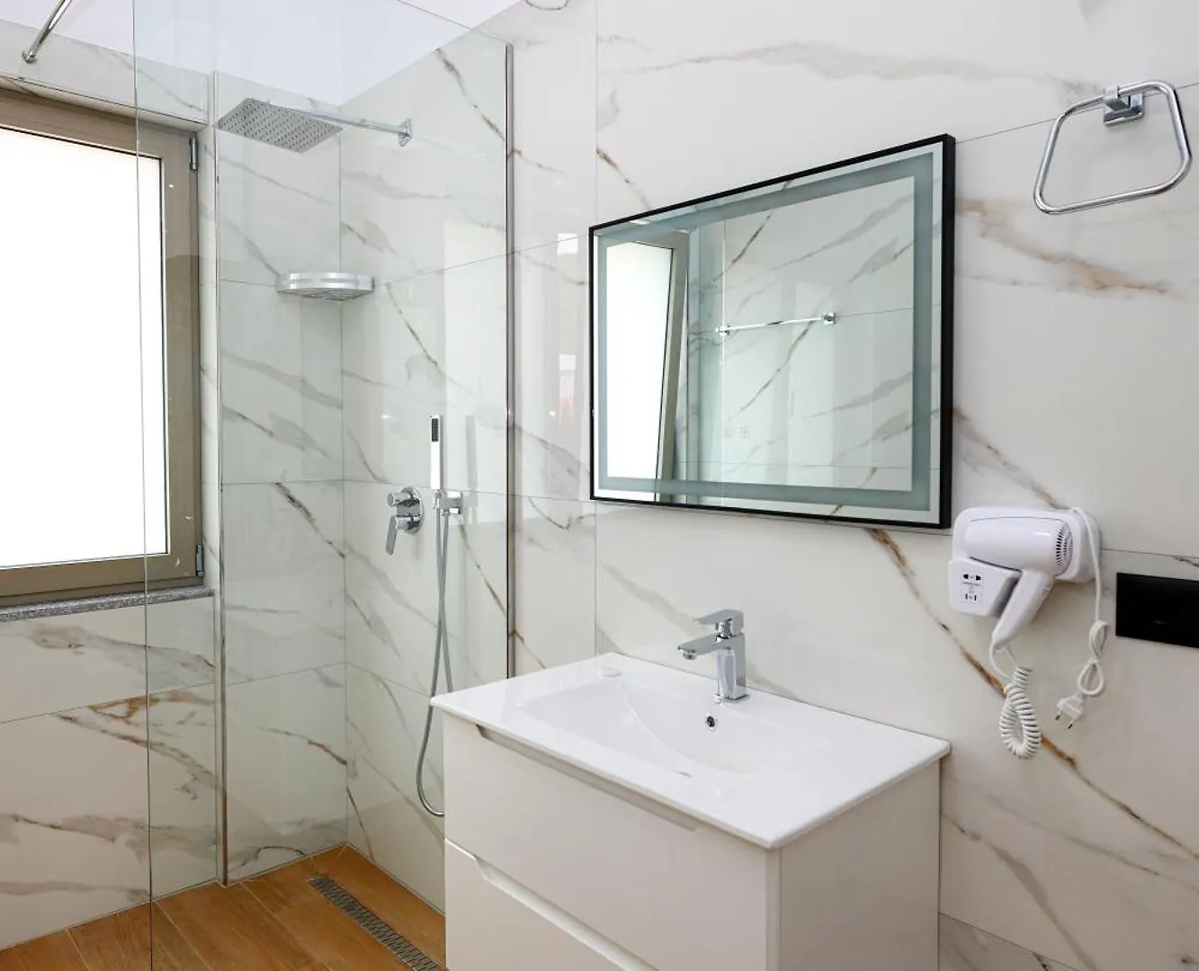 Saliasi Hotel&Apartament Polican 0*,