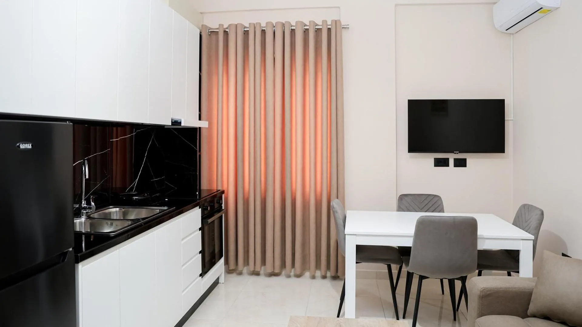 Aparthotel Saliasi Hotel&Apartament Polican