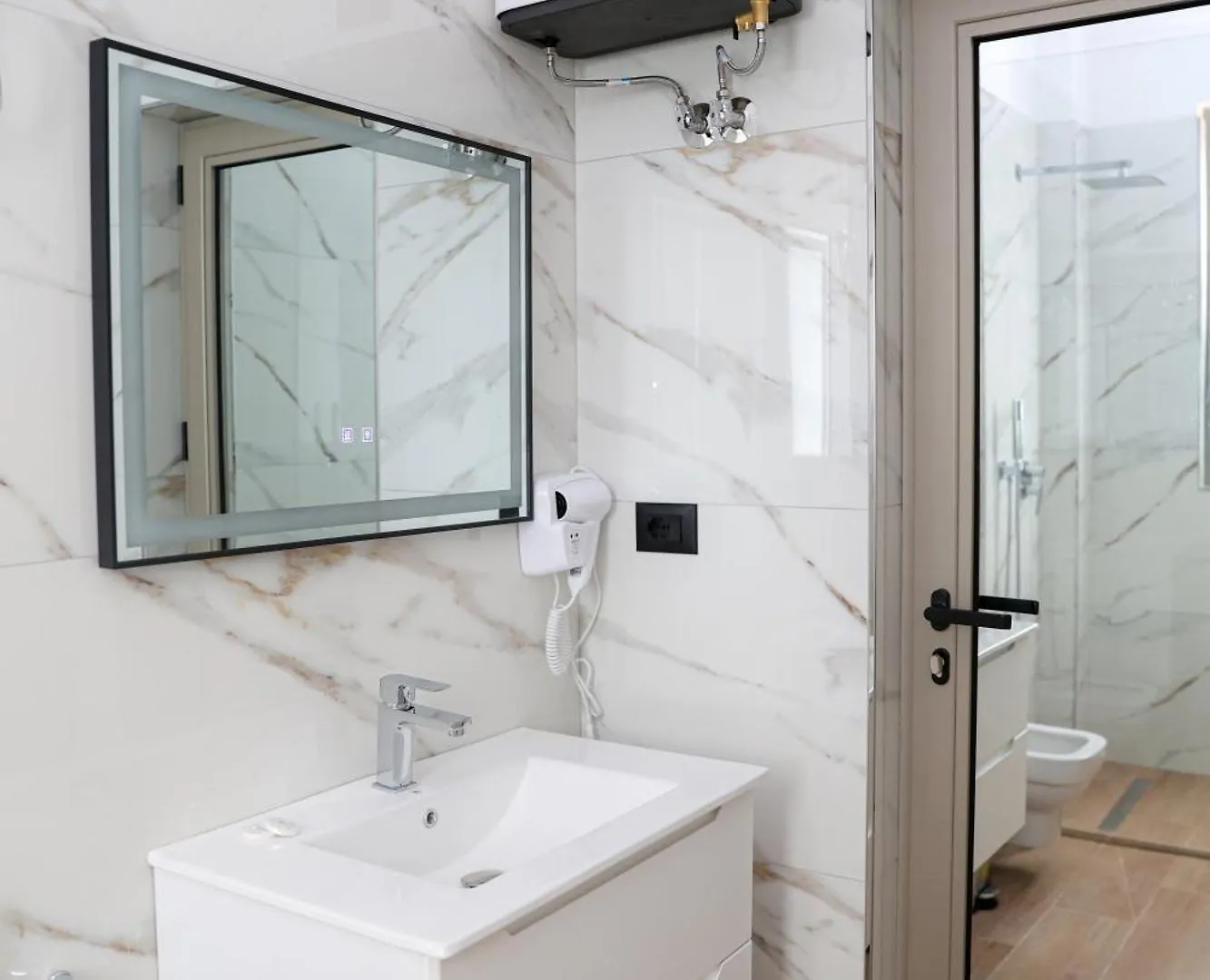 Saliasi Hotel&Apartament Polican