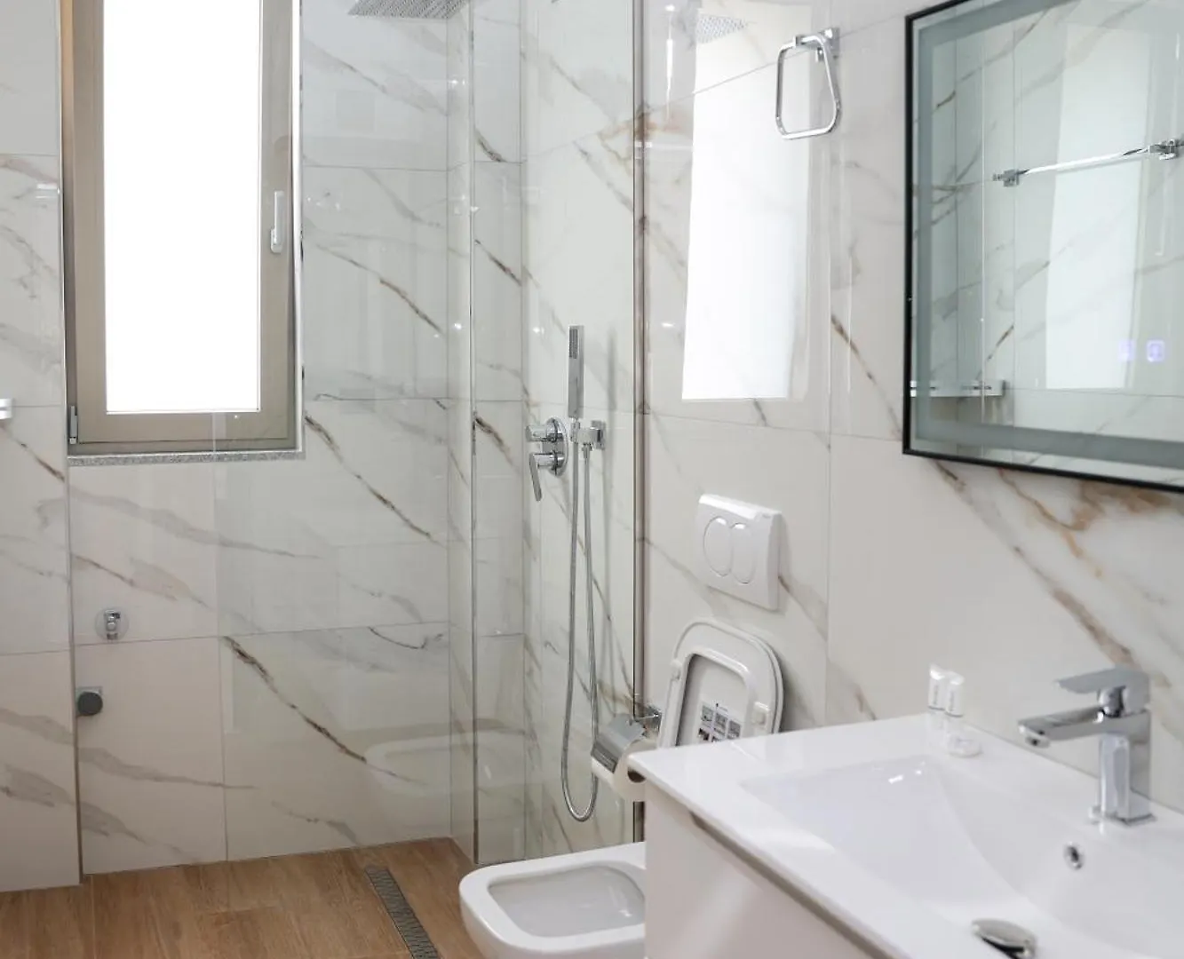 Saliasi Hotel&Apartament Polican Albania
