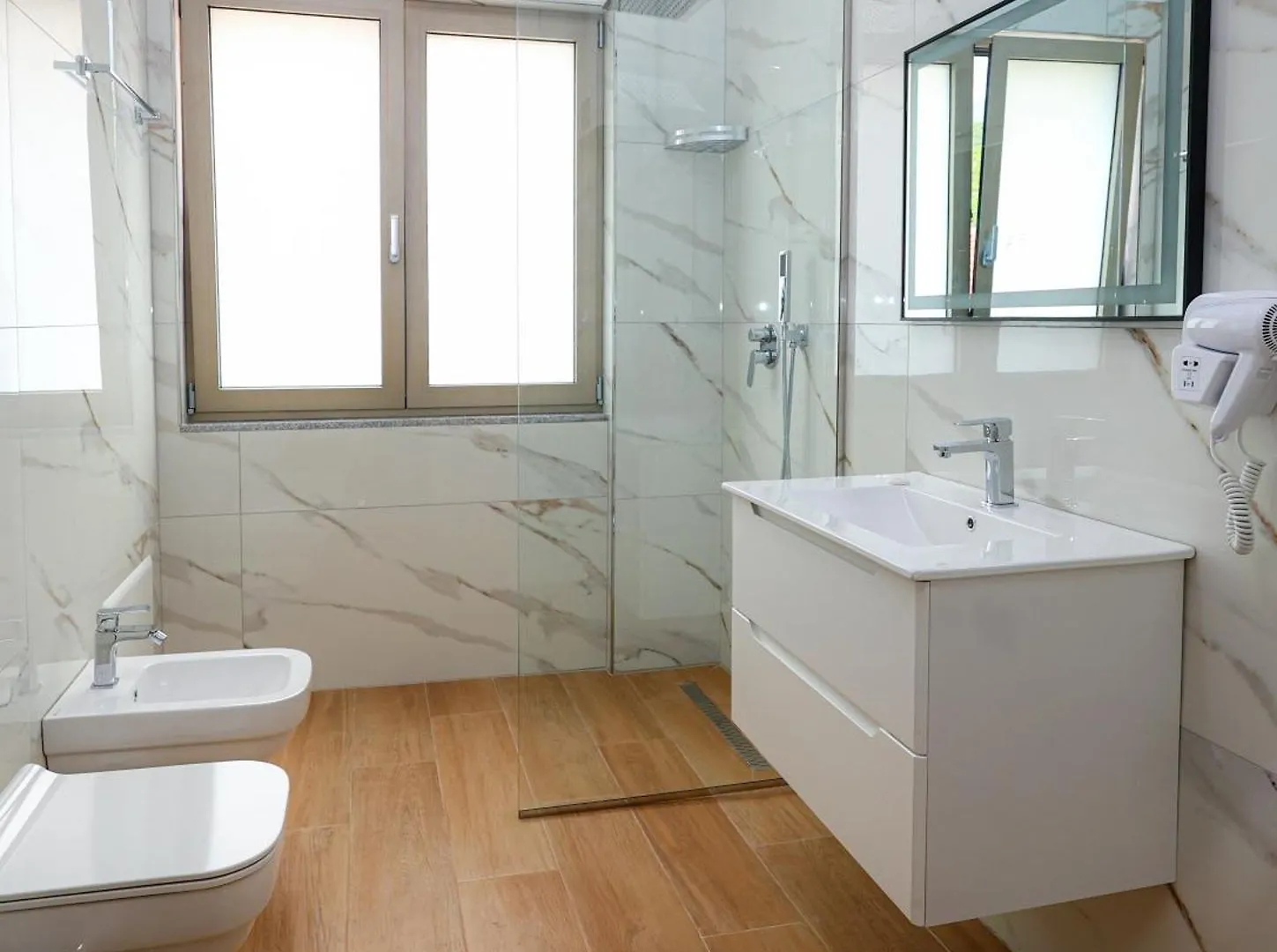 Aparthotel Saliasi Hotel&Apartament Polican Albania